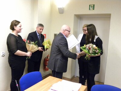 Życzenia Julii Docie przekazał między innymi przewodniczący Rady Miejskiej Krzysztof Kleszcz.  